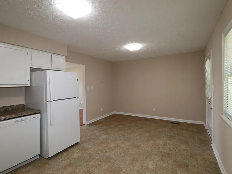 212 Foxwood Dr — Photo 8