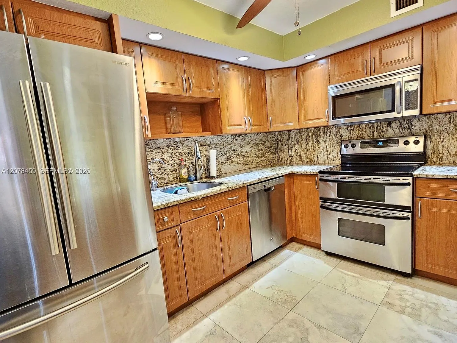 Golden Horn South Condo — Photo 4