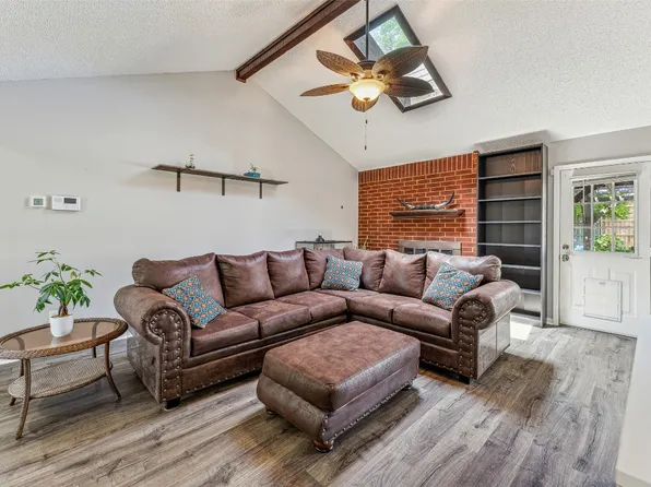 804 Mustang Dr, Saginaw, TX 76179