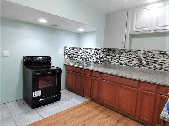 4th image of 1552 W 1st St