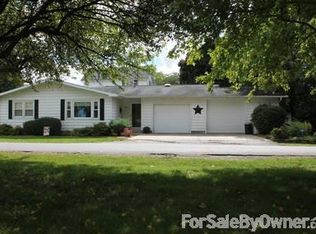 428 N 1st St, Cissna Park, IL 60924