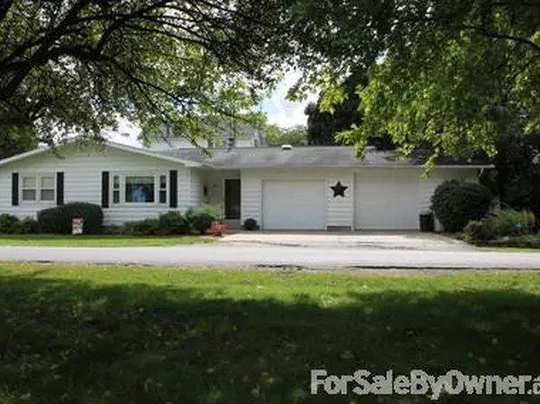 428 N 1st St, Cissna Park, IL 60924