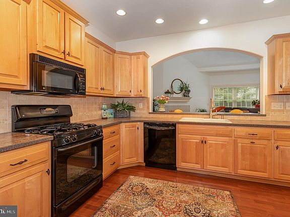5th image of 4536 Laurelwood Dr