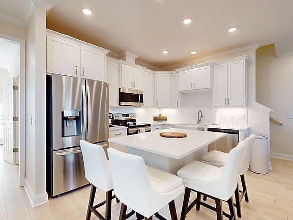 4th image of 1023 Milson Ln