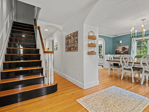 4th image of 128 Boston St