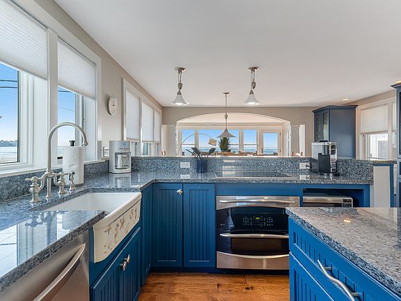5th image of 125 Long Beach Ave