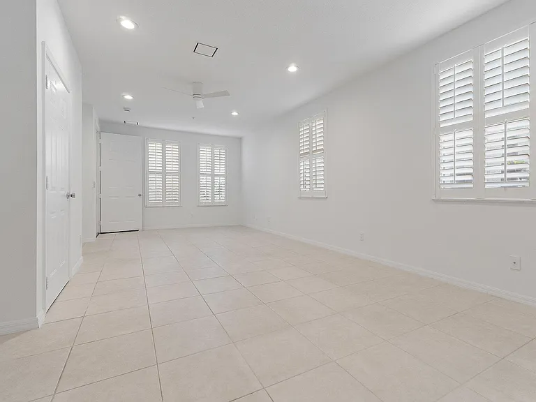 4273 E Main St — Photo 32