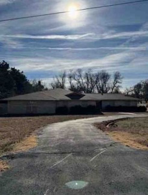 1st image of 4700 NE 33rd St