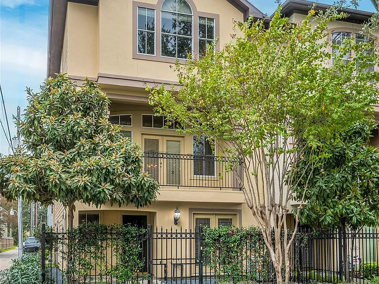 315 Sandman St — Photo 3