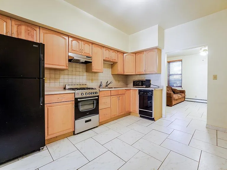 1020 Park Ave #8 — Photo 7