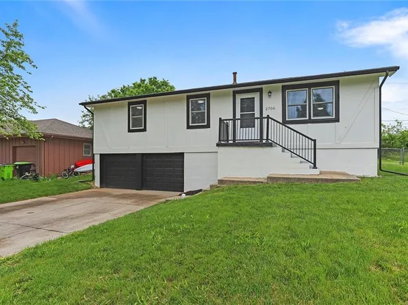 2700 Hillside Dr, Harrisonville, MO 64701