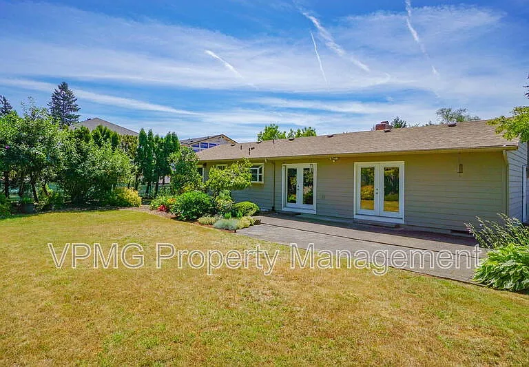 12014 NE 16th St — Photo 35