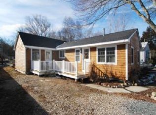 110 Angell Rd, Narragansett, RI 02882