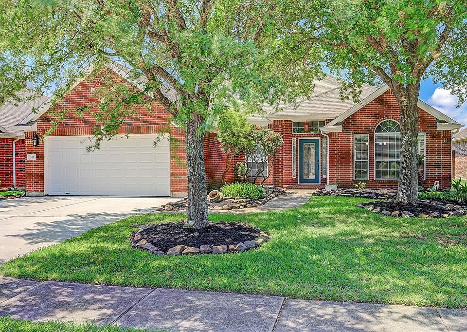 1st image of 311 Green Cedar Dr