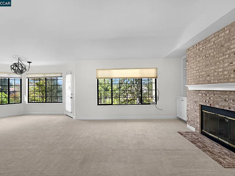5012 Lakeview Dr #201 — Photo 2