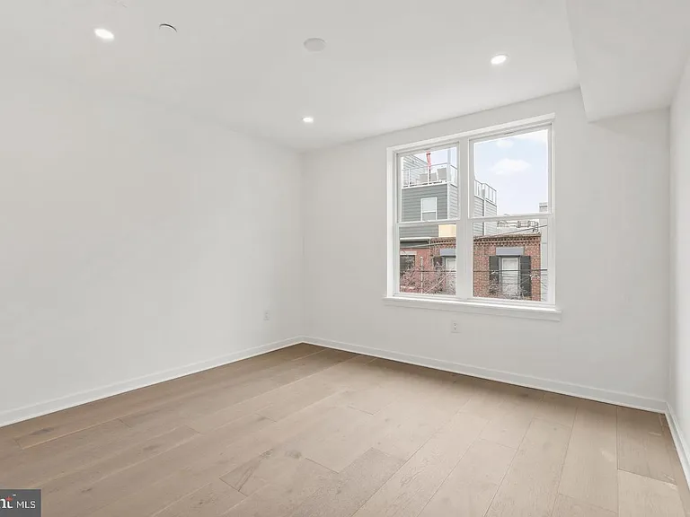 2209 Montrose St — Photo 36