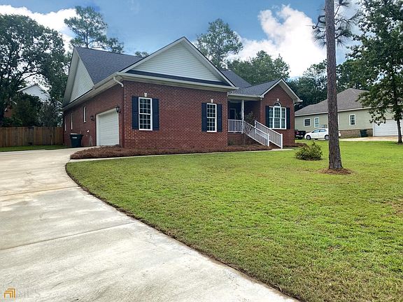 3rd image of 253 Surrey Ln
