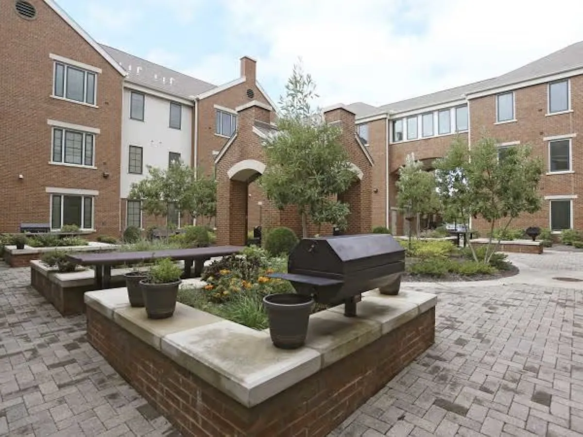 Gateway Place — Photo 2