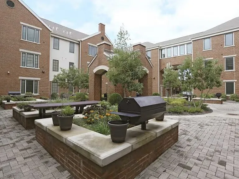 Gateway Place — Photo 2