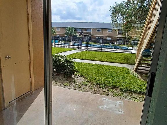 3rd image of 181 Ulster Ln #181