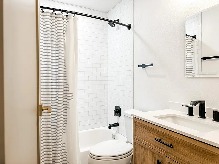 401 E Amelia Ave — Photo 27