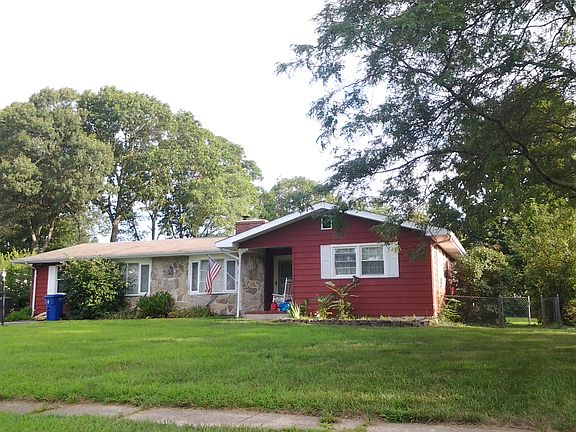 4th image of 966 Edinburgh Dr
