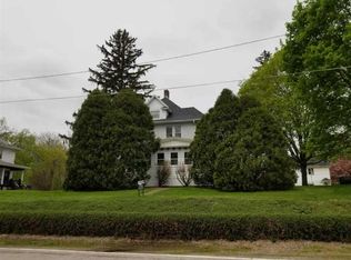 24560 Valley Dr, Pleasant Valley, IA 52767