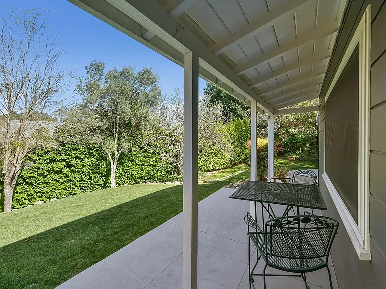 925 Hawthorn Dr — Photo 17