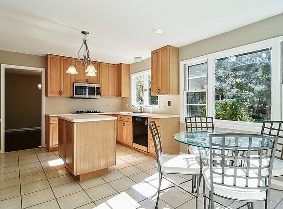 4th image of 1665 Clavinia Ave