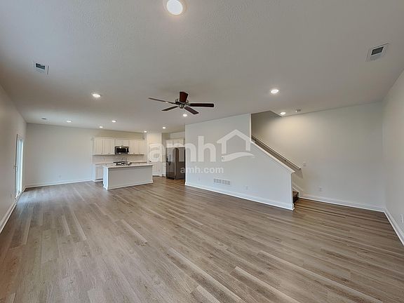 5th image of 207 Water Mill Dr