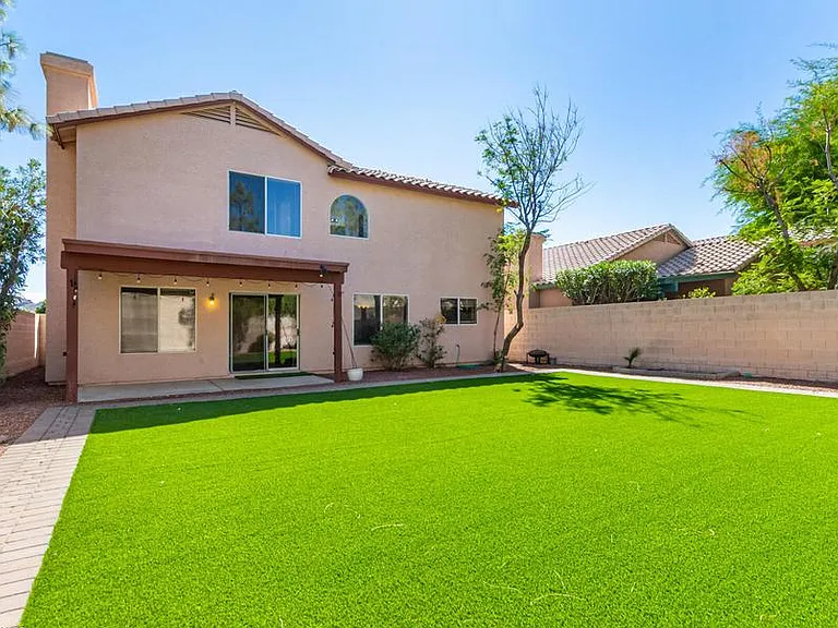 1338 E Grovers Ave — Photo 30