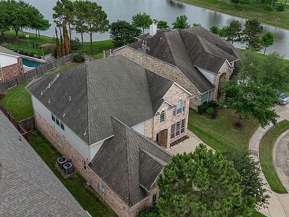 2nd image of 2811 Rocky Springs Dr