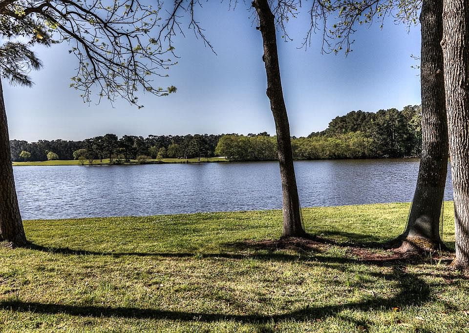 1st image of 10 Shorelake Dr