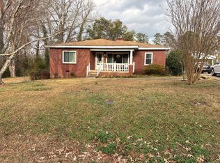 1003 Pine Forest Dr, Greenwood, SC 29646