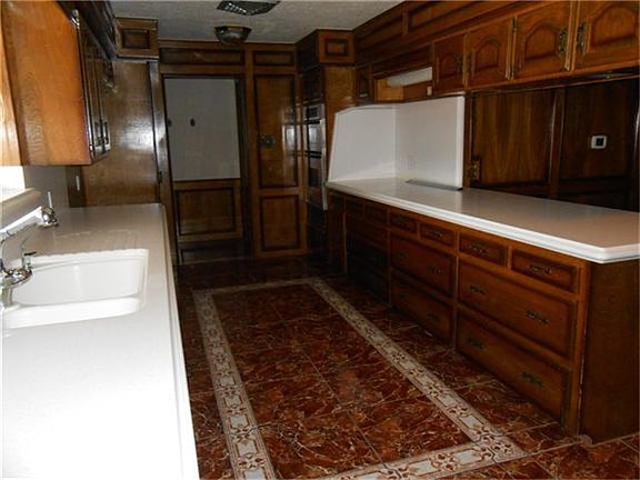 5th image of 706 Danubina St