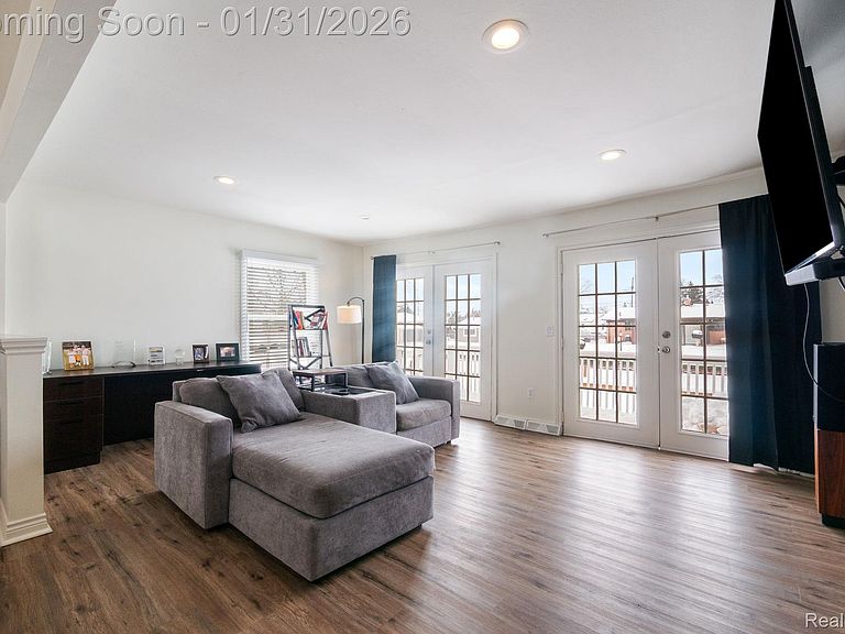 Listing photo 5