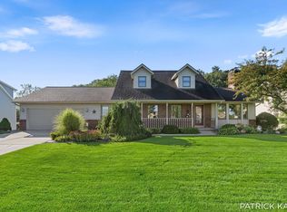 8618 Cedar Lake Dr, Jenison, MI 49428