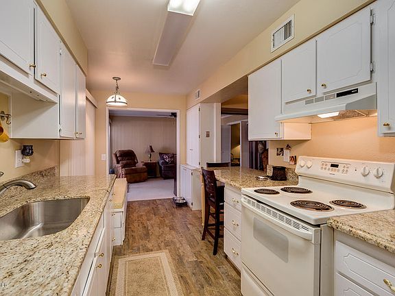 4th image of 9902 W Palmeras Dr