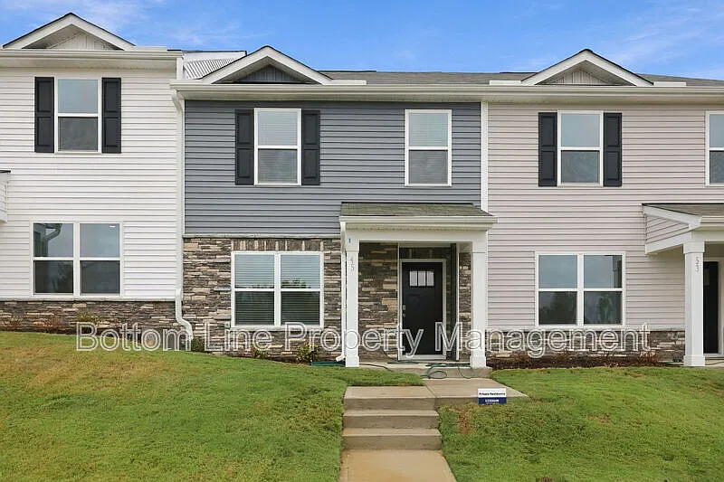 3 bed, 2.5 bath, 1418 sqft, $1,775 — Photo 1