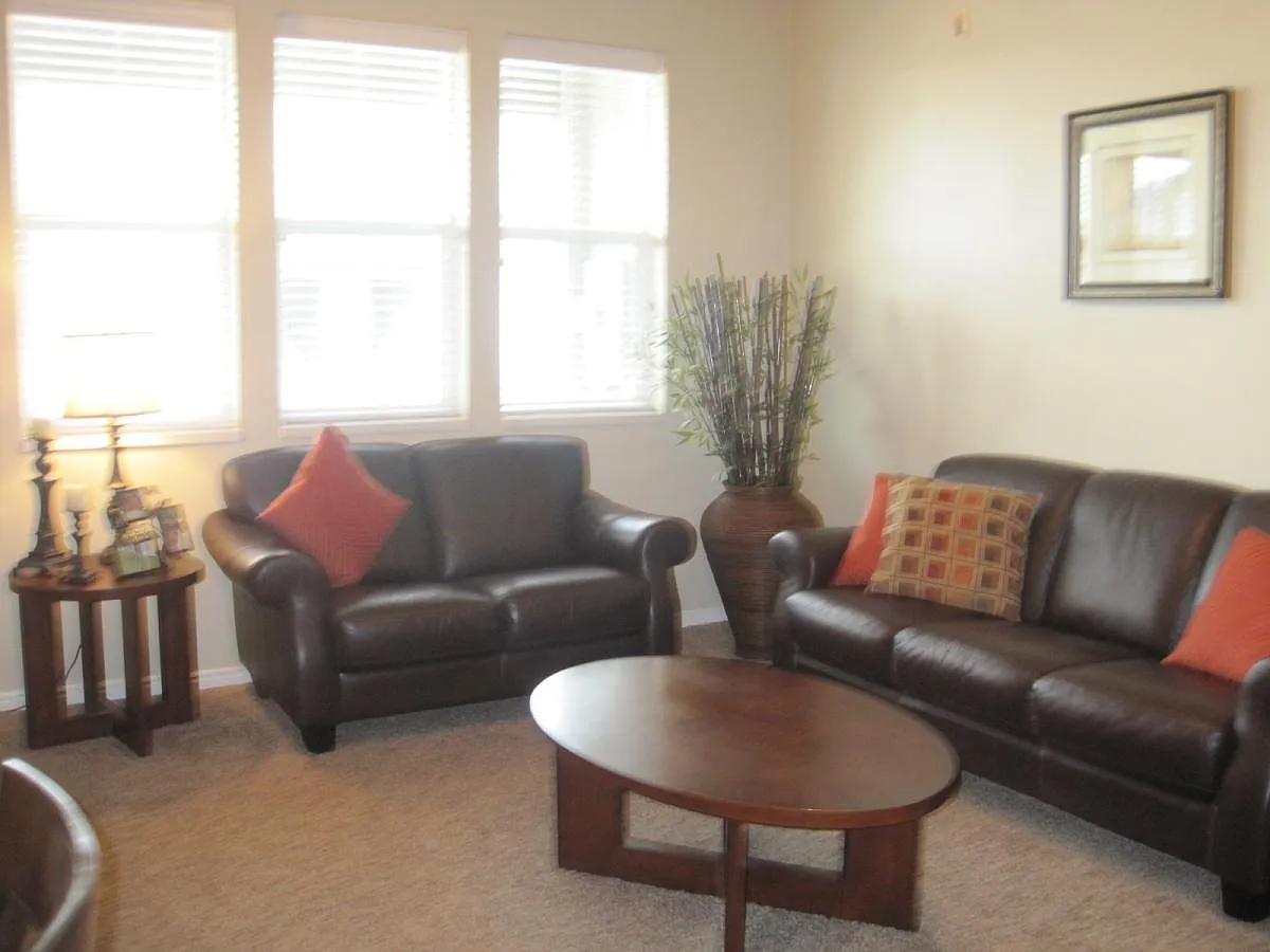 3 bed, 2.5 bath, 1750 sqft, $2,475 — Photo 2