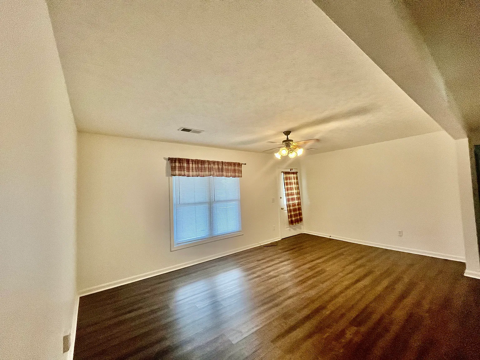 2 bed, 1200 sqft, $1,300 — Photo 4