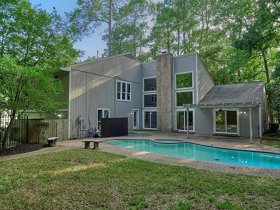 2nd image of 2611 Royal Circle Dr