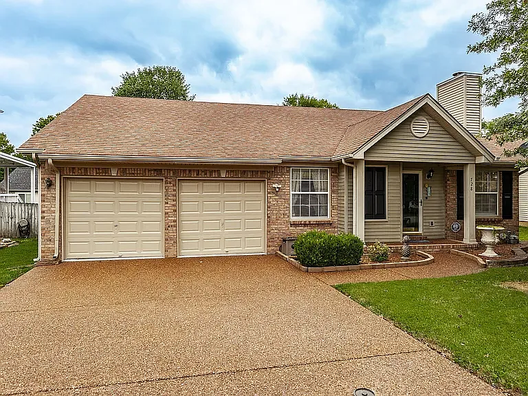 728 Jaywood Dr — Photo 1