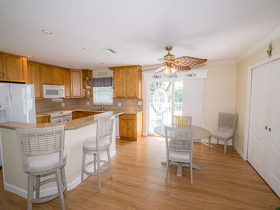 5th image of 40 High Point Rd #703