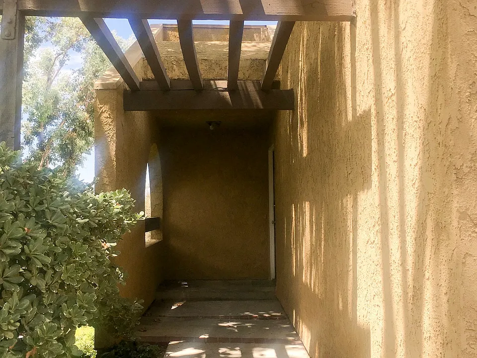 Building Photo 3