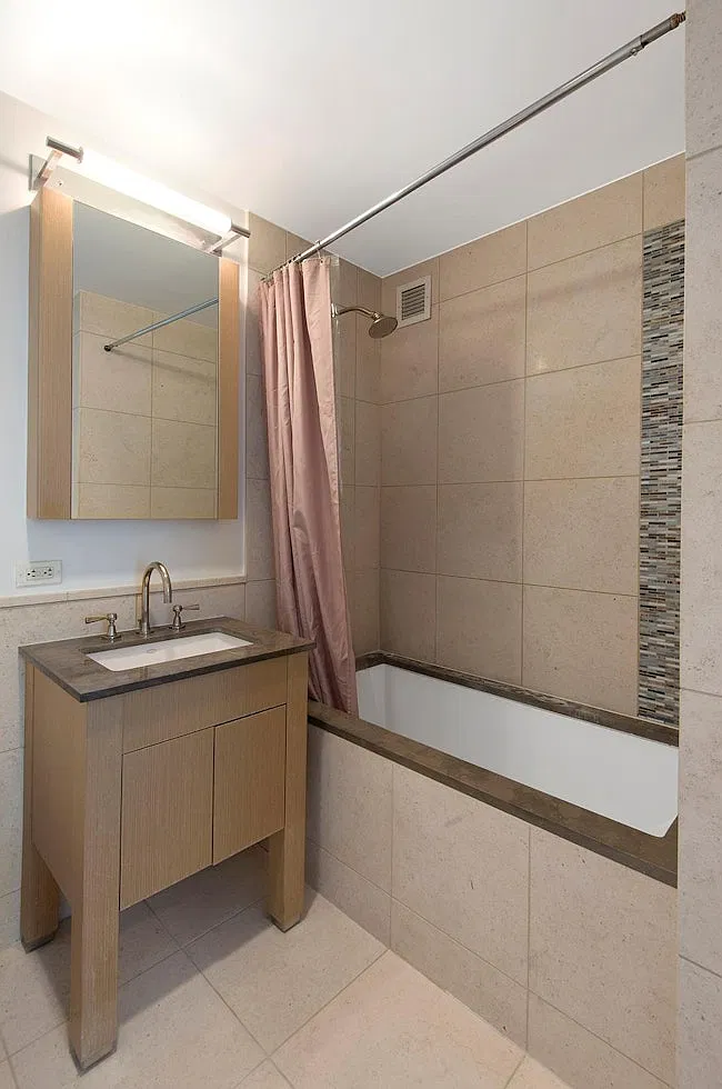 350 W 42nd St — Photo 4