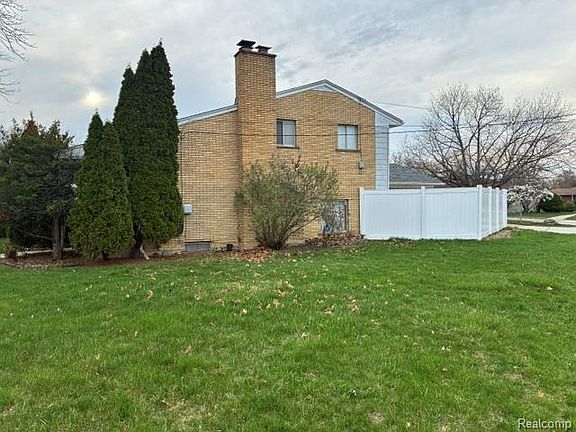 2nd image of 15718 George Washington Dr