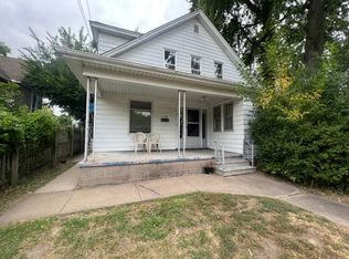 1127 11th St #2, Moline, IL 61265