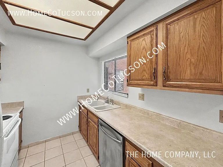 5750 N Camino Esplendora #109 — Photo 6