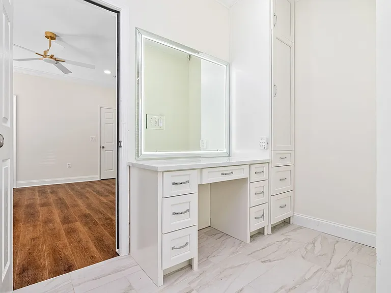 327 Byrd St — Photo 22
